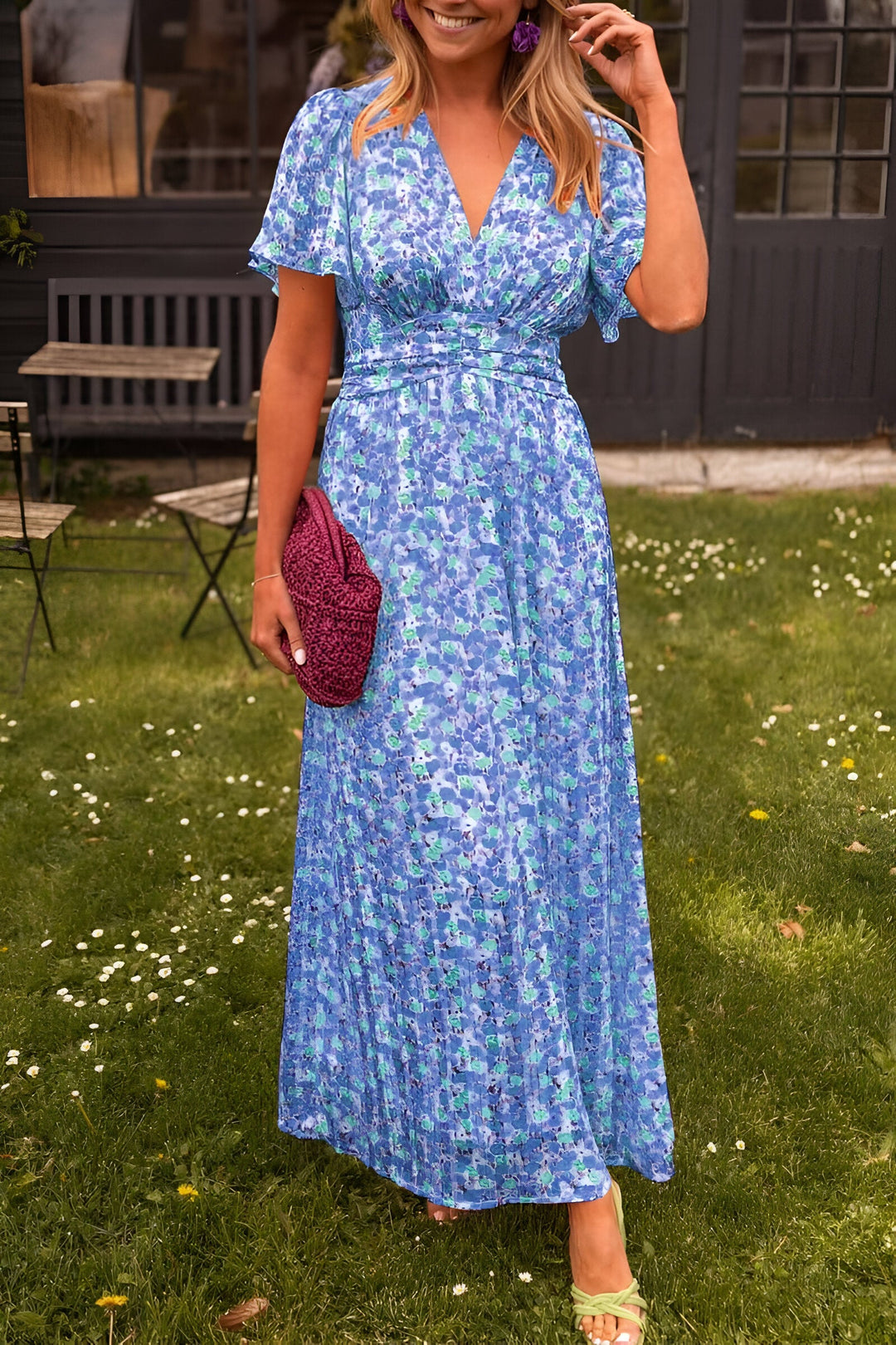 SANDRA | Elegant Kjole med V-udskæring